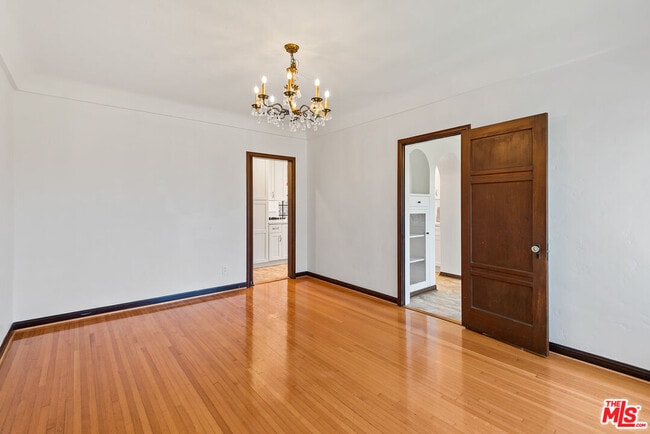 Building Photo - 10733 Wellworth Ave