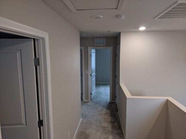 Building Photo - 2860 Alenga St