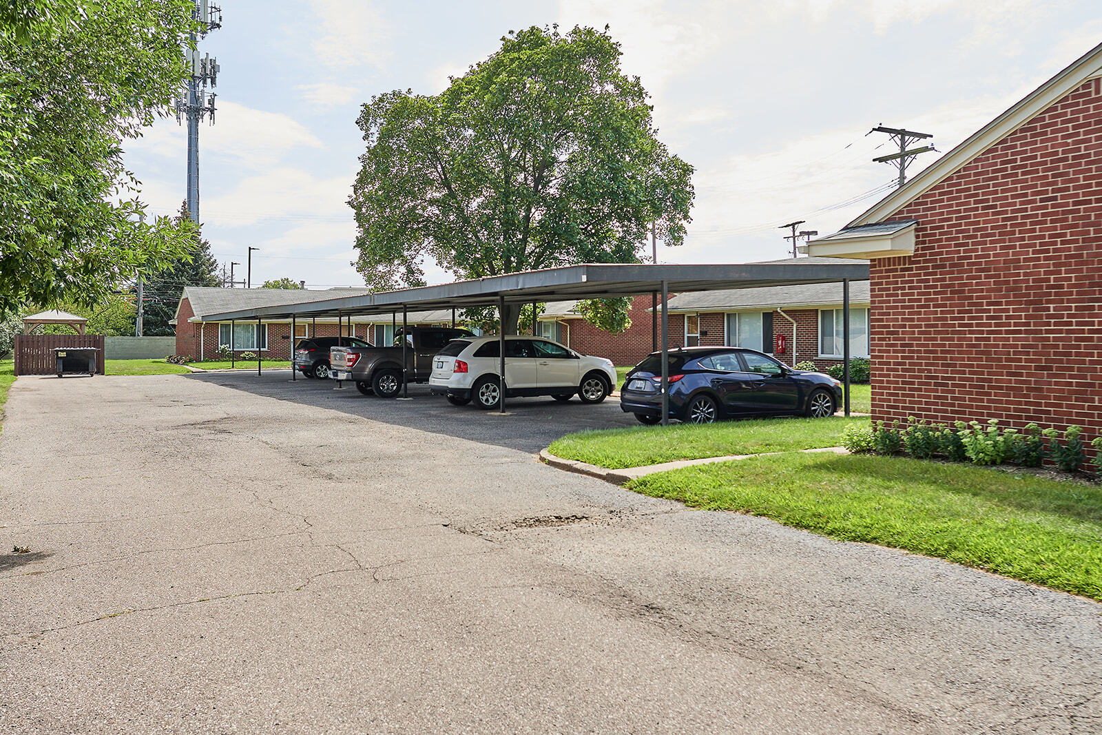 Building Photo - Royal Oak Crossings at Main