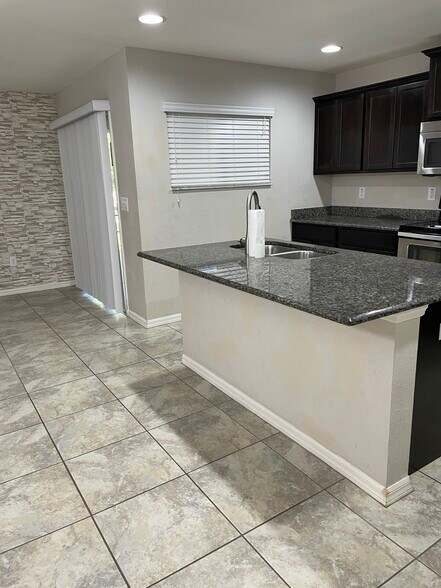 Building Photo - 27515 Desert Willow Way