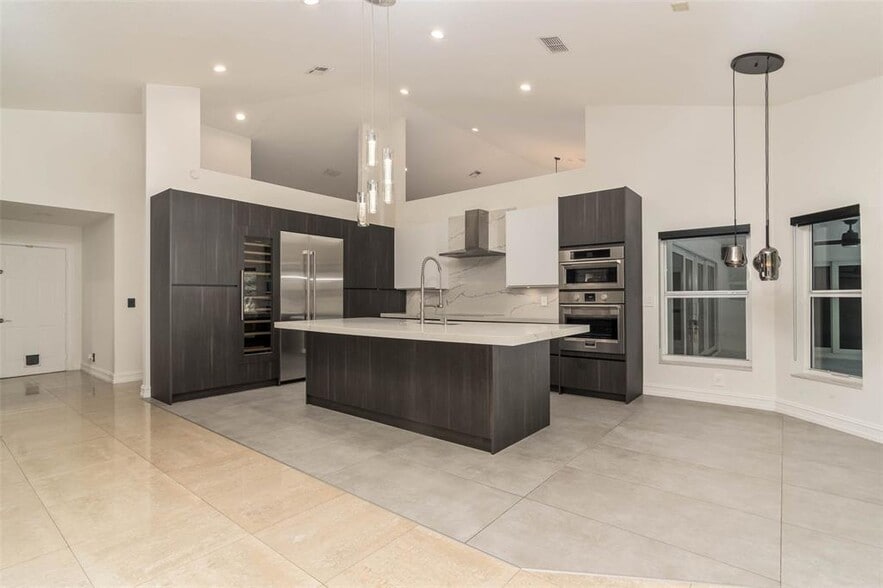 Building Photo - 1222 Manor Ct