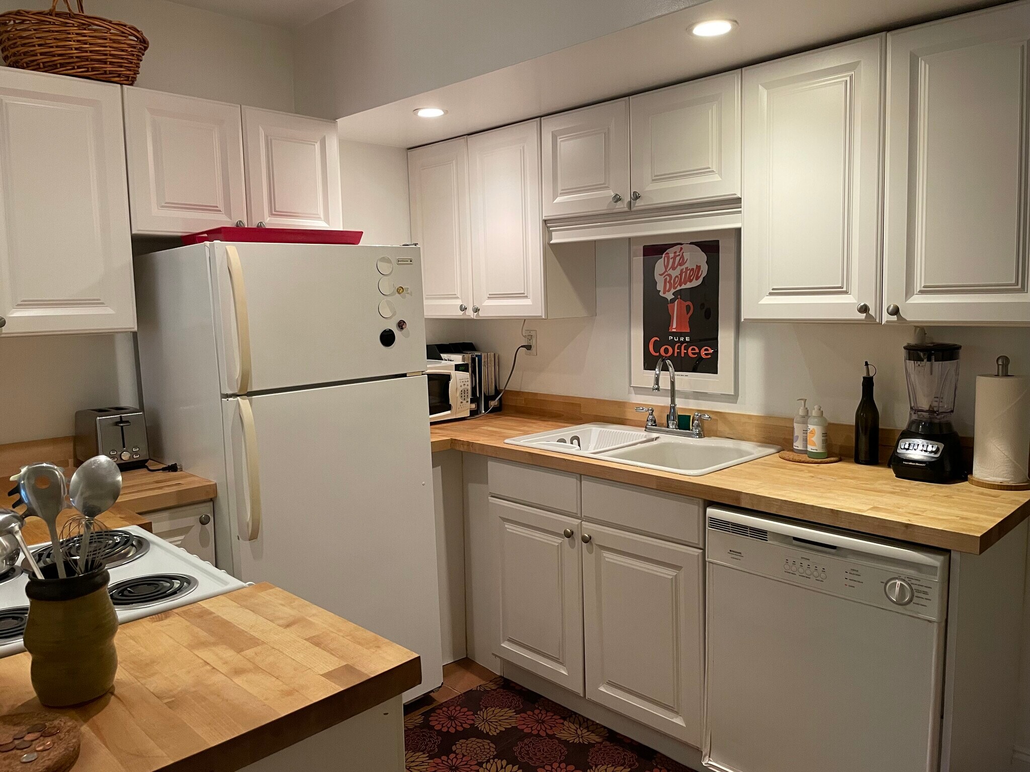 Kitchen - 2059 Desmond Dr