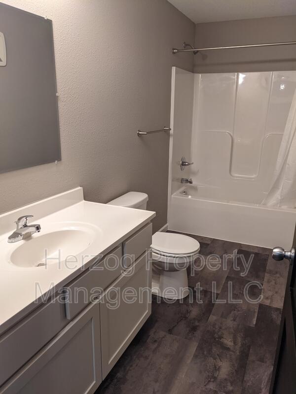 Building Photo - 2105 SE 7th Ave