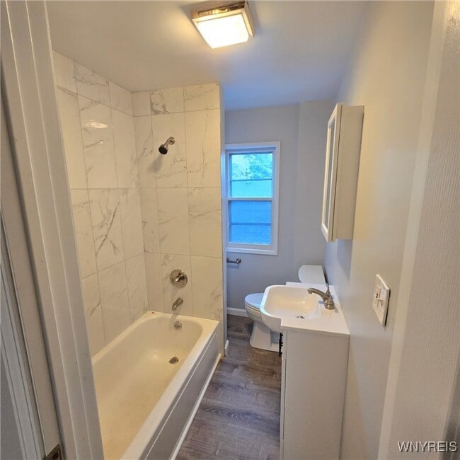 Building Photo - 3218 North Ave