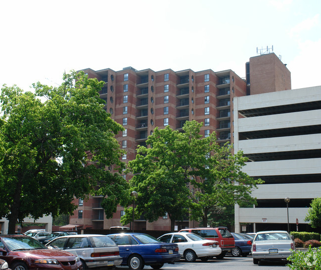 Building Photo - University Towers On Main