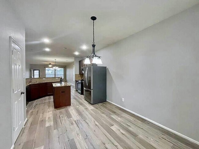 Building Photo - 21510 Sierra Long Dr