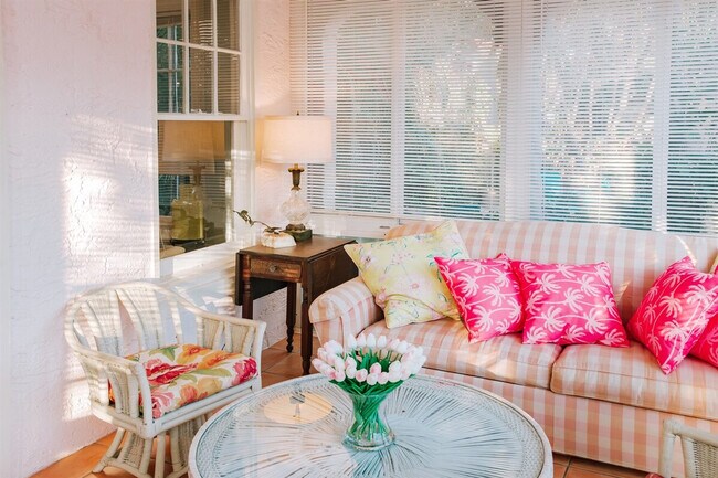 Building Photo - 519 28th St