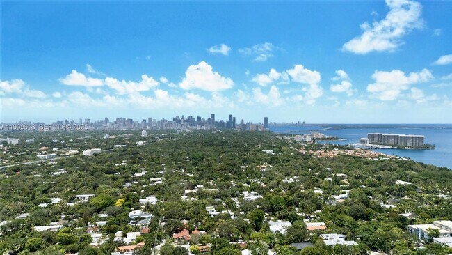 Building Photo - 2678 Tigertail Ave