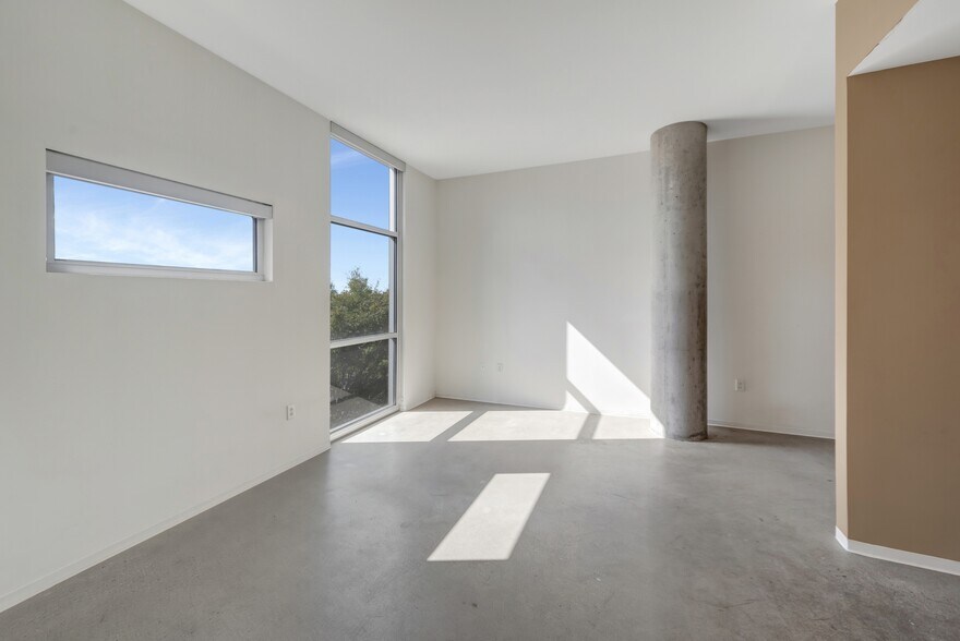 Building Photo - 2115 Yeaman Pl