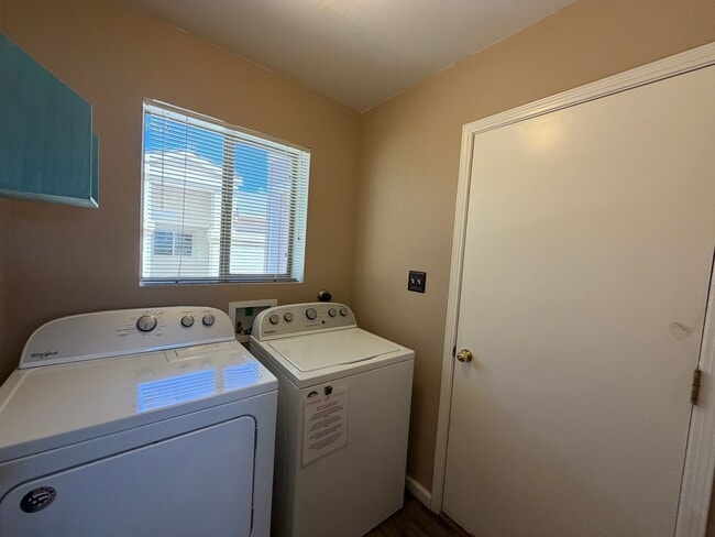 Building Photo - 2 Bedroom Single Story Home Available Near Unser Blvd NE & Northern Blvd NE in North Hills Rio Ra...