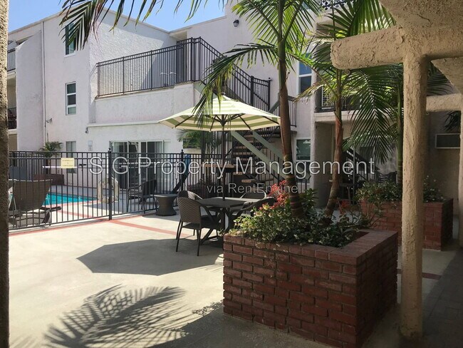 Building Photo - 409 Burchett St