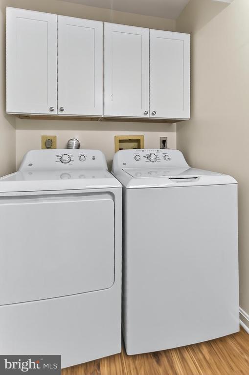 Building Photo - 7462 Towchester Ct