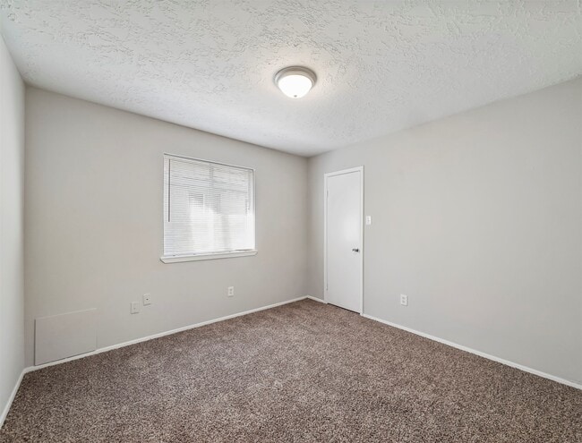 Building Photo - 21730 Castlemont Ln