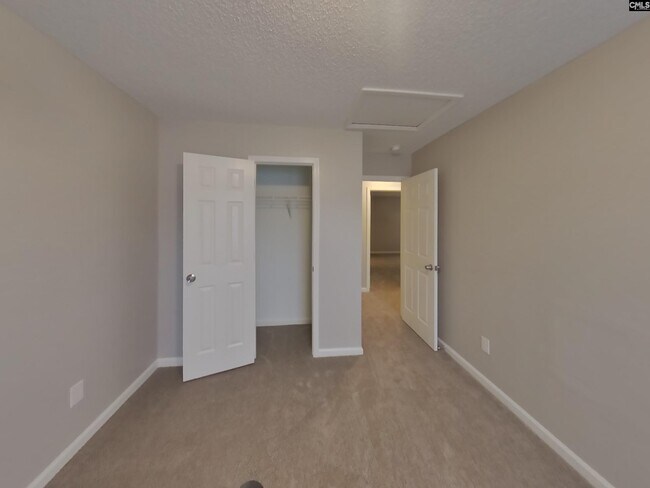 Building Photo - 124 Wigmore Ln