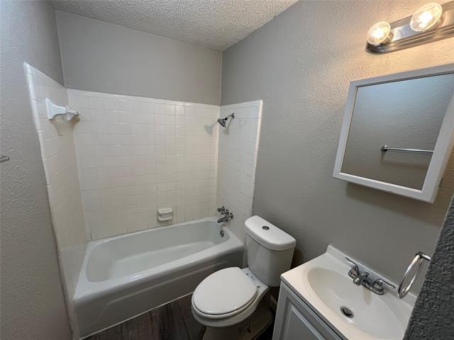Building Photo - 10 Merrie Cir