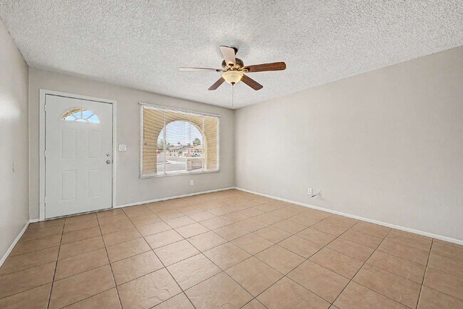 Building Photo - 2521 N 49th Ave