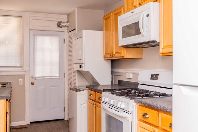 Building Photo - 3413 Stuart Ave