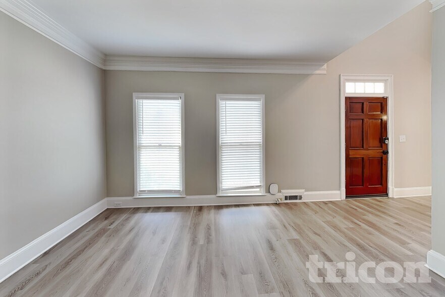 Building Photo - 1040 Huntcliff NE
