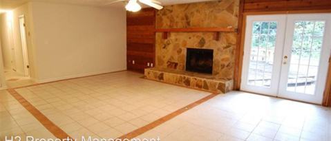 Primary Photo - 1007 Redbud Ave
