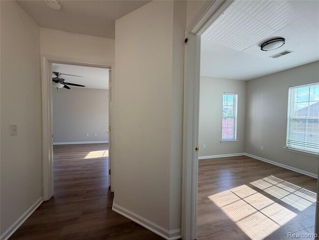 Building Photo - 2710 S Knightsbridge Cir