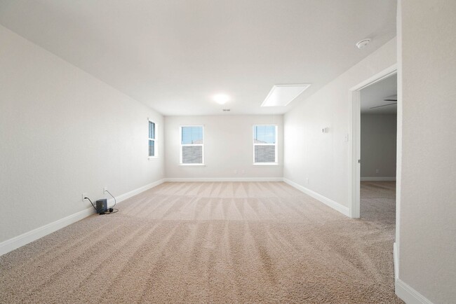 Building Photo - 4 Bedroom 3 Bathroom located in Copper Can...