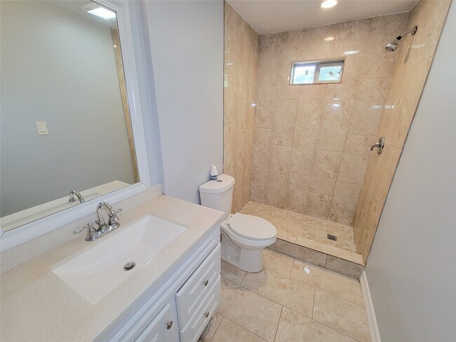 Building Photo - 12934 Ivydale Dr