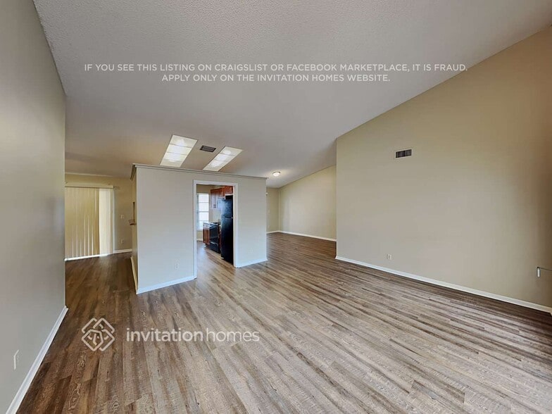 Building Photo - 9701 NW 33rd Manor