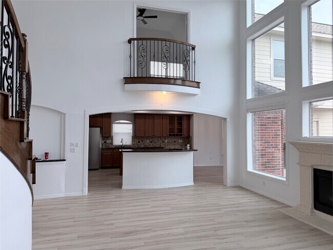 Building Photo - 16406 Lakewood Field Dr