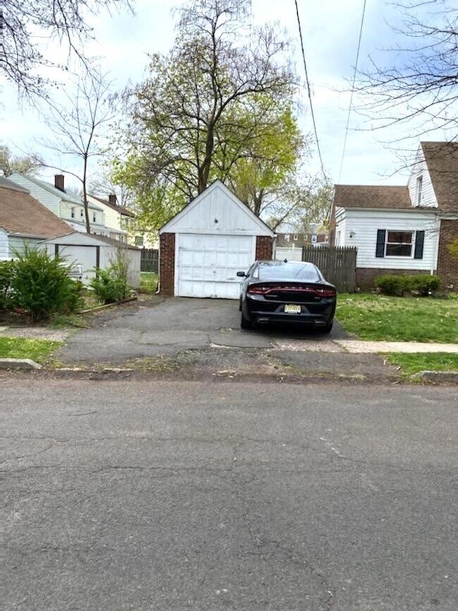 Building Photo - 326 Lower Alden Dr