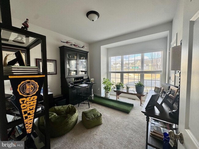 Building Photo - 100 Batik Wy