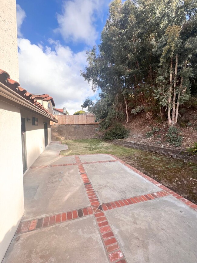 Building Photo - Freshly remodeled 3br/2ba single story hom...