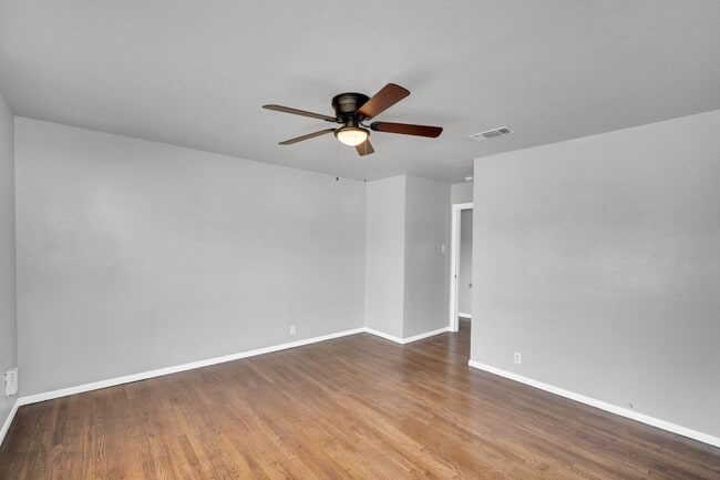 Building Photo - 413 Shaw St