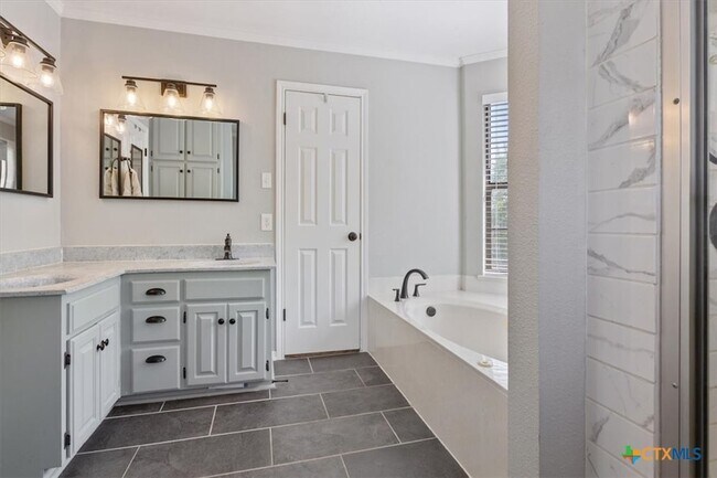 Building Photo - 840 Long Horn Trail