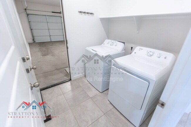 Building Photo - 1673 N Wrigley Dr