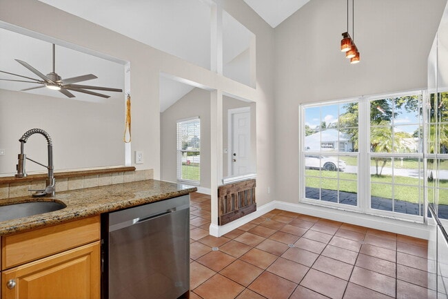 Building Photo - 5431 Courtney Cir