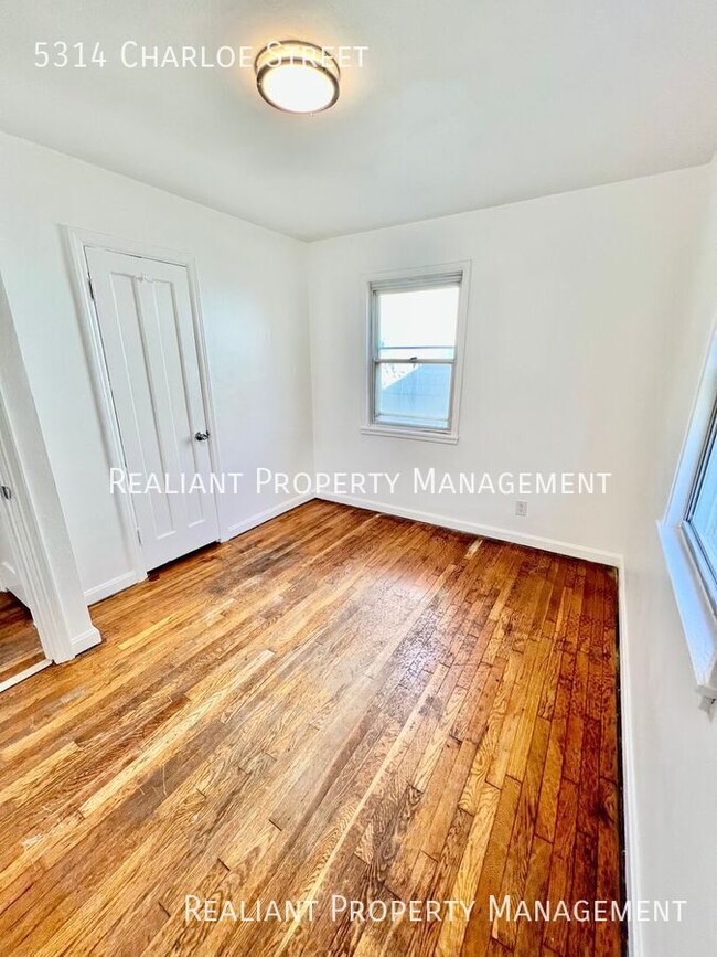 Building Photo - 5314 Charloe St