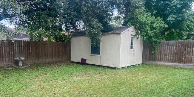 Building Photo - 17902 Autumn Hills Dr