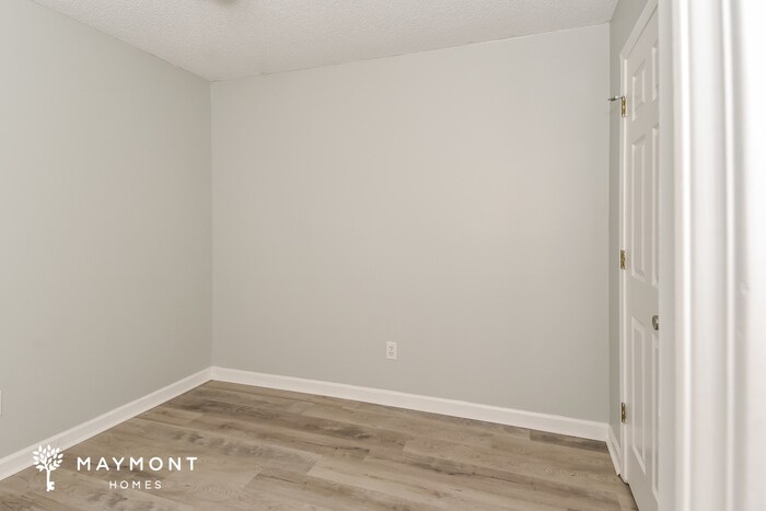 Building Photo - 505 Castlerock Ct