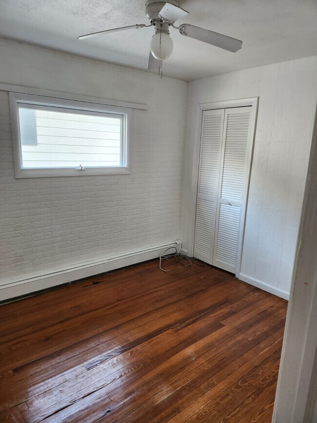 Building Photo - 648 E Scott St