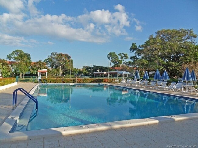 Primary Photo - 2600 SE Ocean Blvd