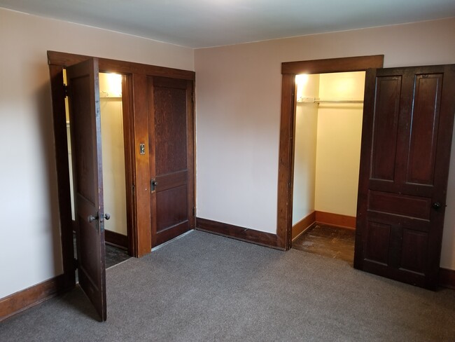 Bedroom with large closets - 903 S Cory St