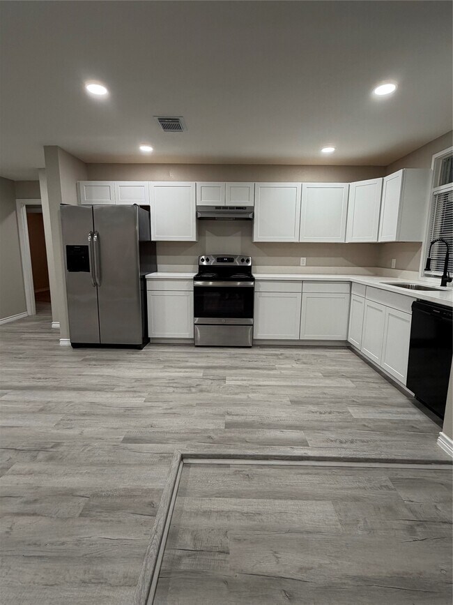 Building Photo - 1505 15th Ave N