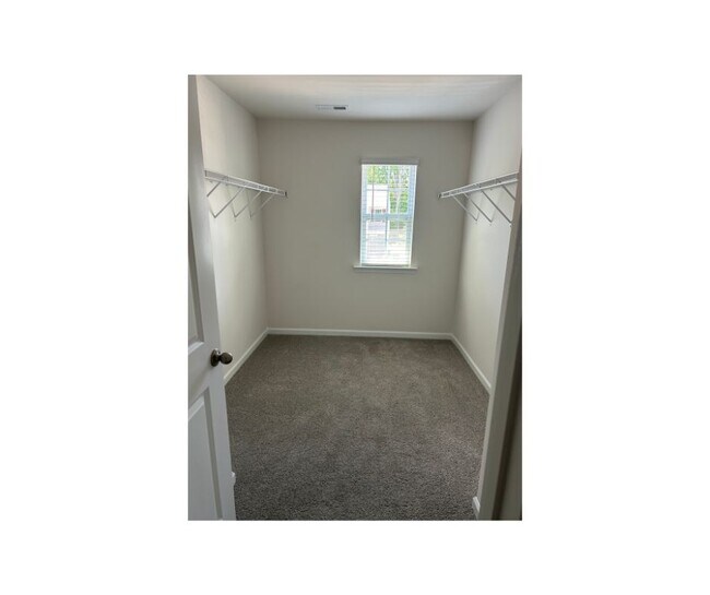 Building Photo - 1215 37th Ave Lane NE