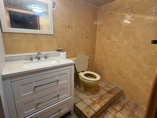 Building Photo - 236 Palfrey St