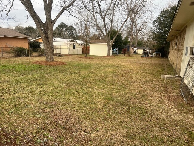 Building Photo - 5705 Creighton St