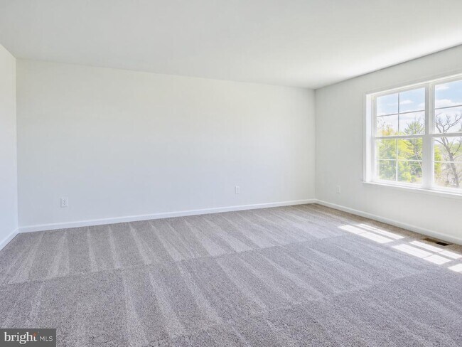 Building Photo - 7847 Oakbrook Dr