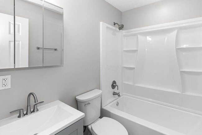 Building Photo - 261 Sunset Dr S