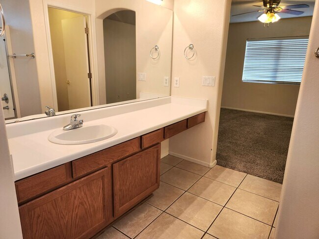 Building Photo - Rental Home Available in Surprise!
