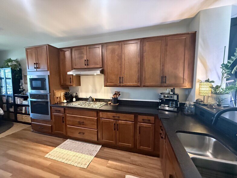 Building Photo - 3552 W Dreamy Draw Dr