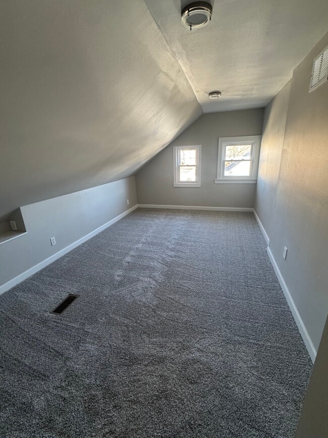 Building Photo - Mohawk Home